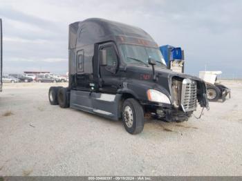  Salvage Freightliner Cascadia 125