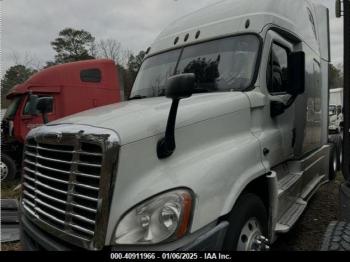  Salvage Freightliner Cascadia 125