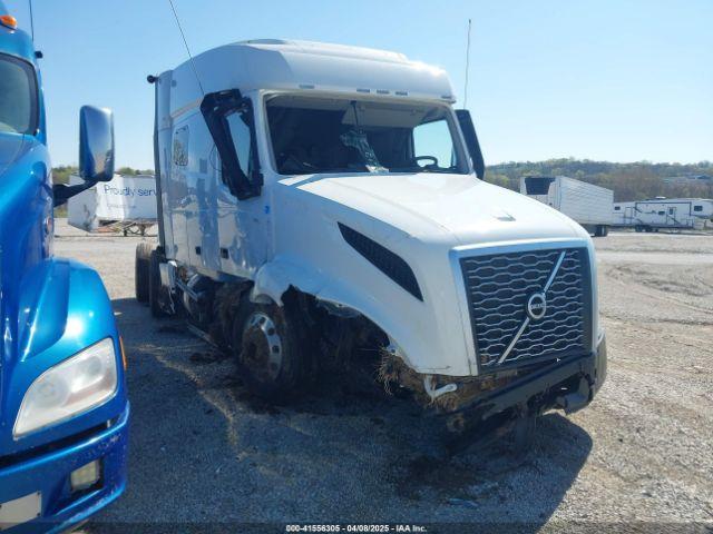  Salvage Volvo Vnl