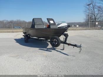  Salvage Lowe Fm 1625 Bass Boat & Trail