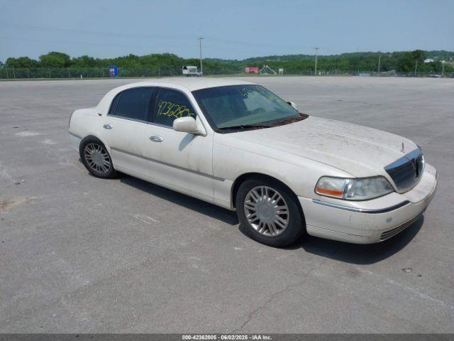  Salvage Lincoln Towncar