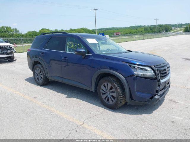  Salvage Nissan Pathfinder