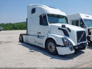  Salvage Volvo Vnl