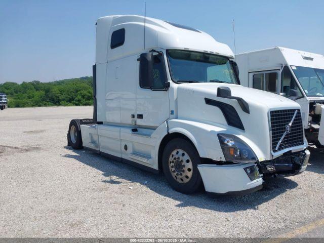  Salvage Volvo Vnl