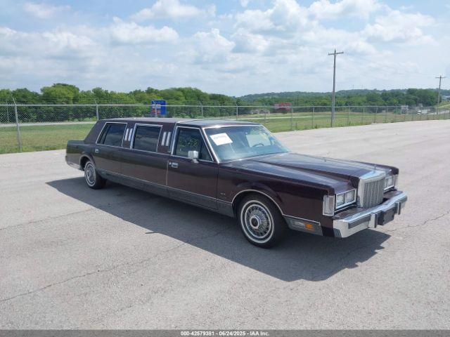  Salvage Lincoln Towncar
