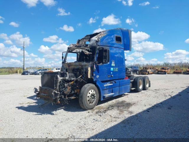  Salvage Volvo Vn