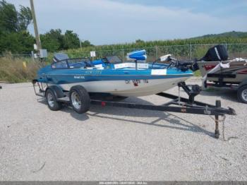  Salvage Monark 17  Bass Boat And Trailer