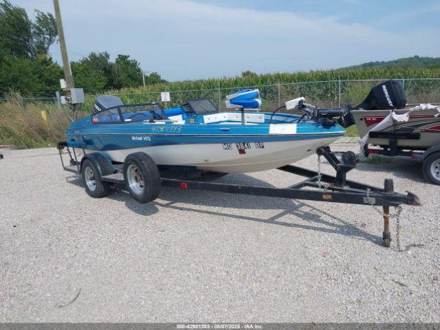  Salvage Monark 17  Bass Boat And Trailer