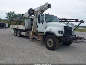  Salvage Freightliner 114sd