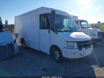  Salvage Isuzu Commercial Van