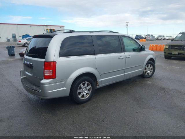 Chrysler Town & Country Touring Image 4