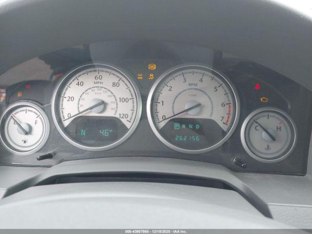 Chrysler Town & Country Touring Image 8