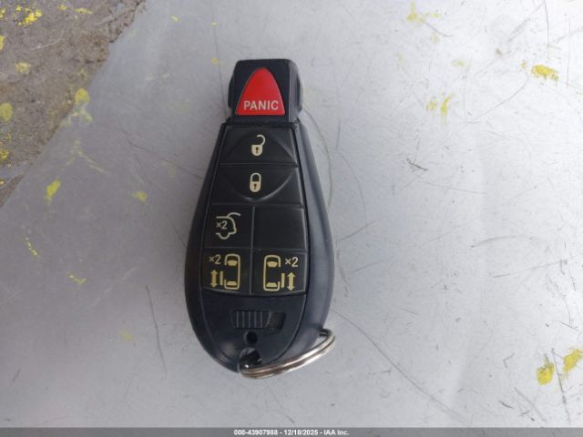 Chrysler Town & Country Touring Image 5