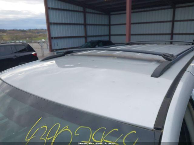 Chrysler Town & Country Touring Image 7