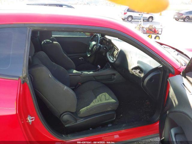 Dodge Challenger Image 4