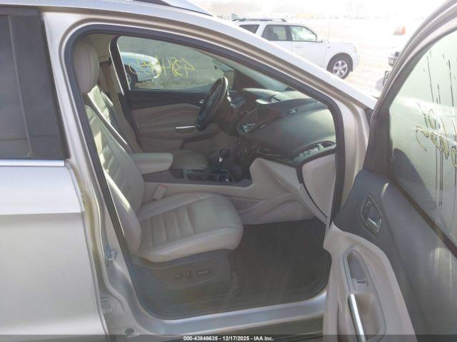 Ford Escape Titanium Image 10