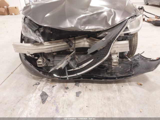 Chrysler 200 Limited Image 14