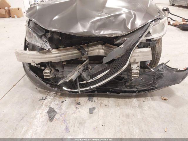 Chrysler 200 Limited Image 14