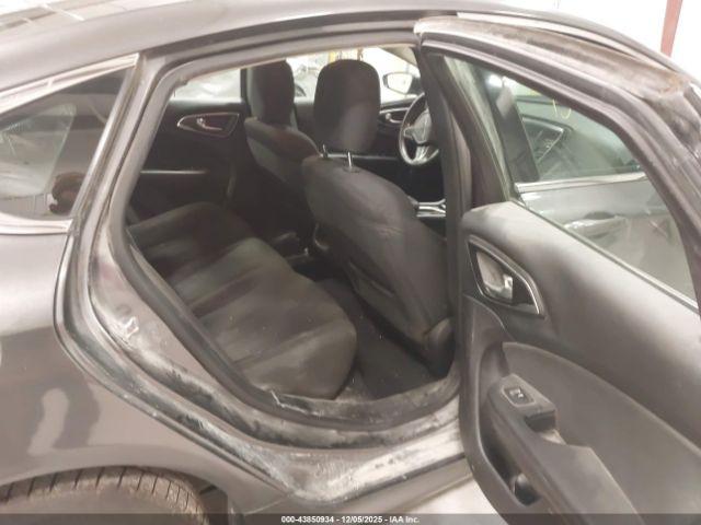 Chrysler 200 Limited Image 5