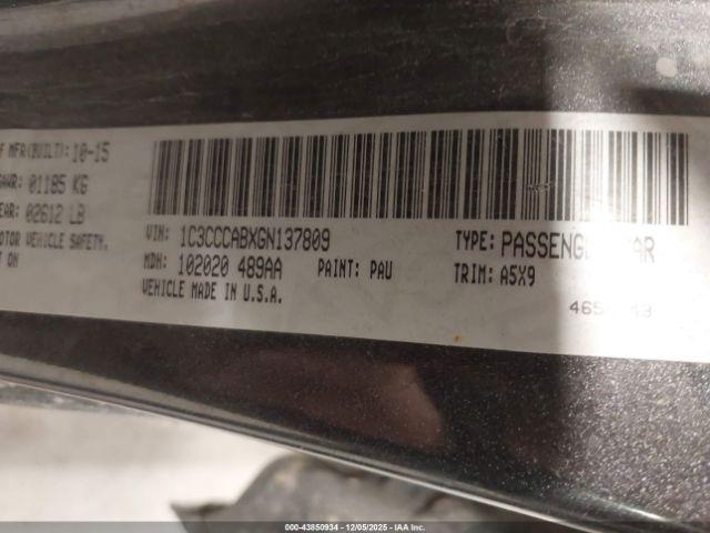 Chrysler 200 Limited Image 16