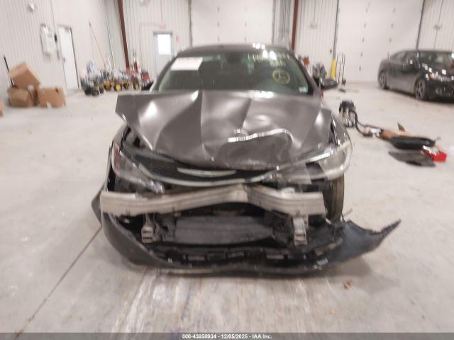 Chrysler 200 Limited Image 6