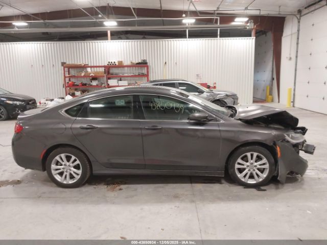 Chrysler 200 Limited Image 9