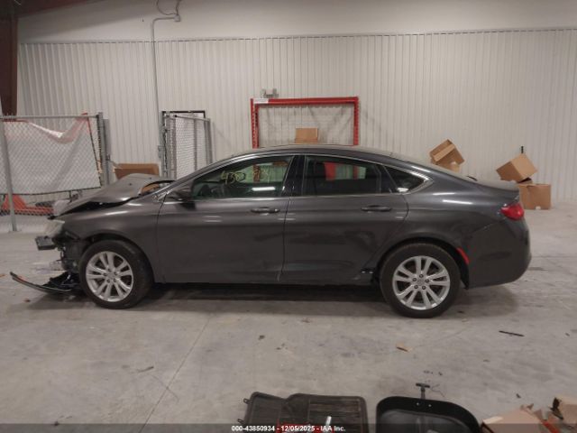 Chrysler 200 Limited Image 10