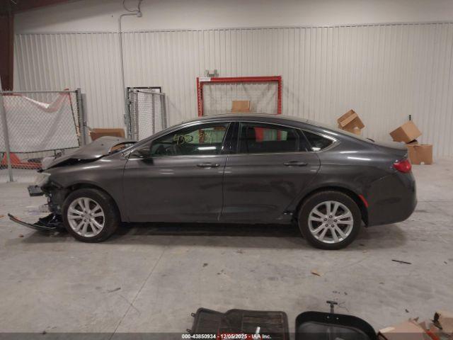 Chrysler 200 Limited Image 10