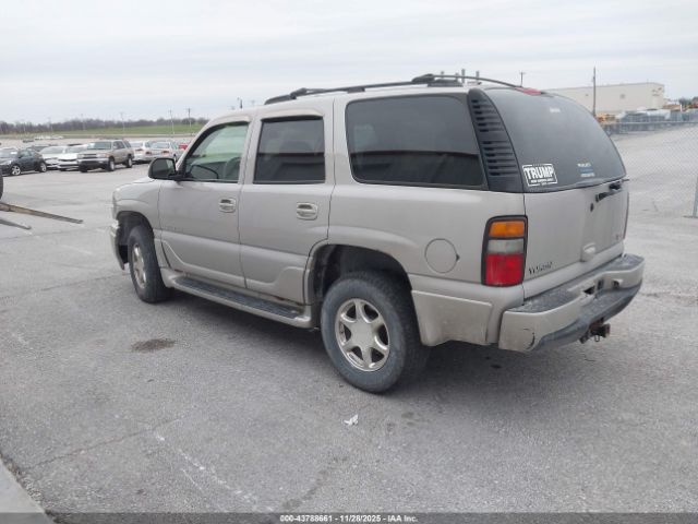 GMC Yukon Denali Image 13