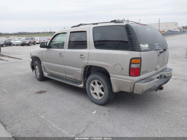 GMC Yukon Denali Image 13