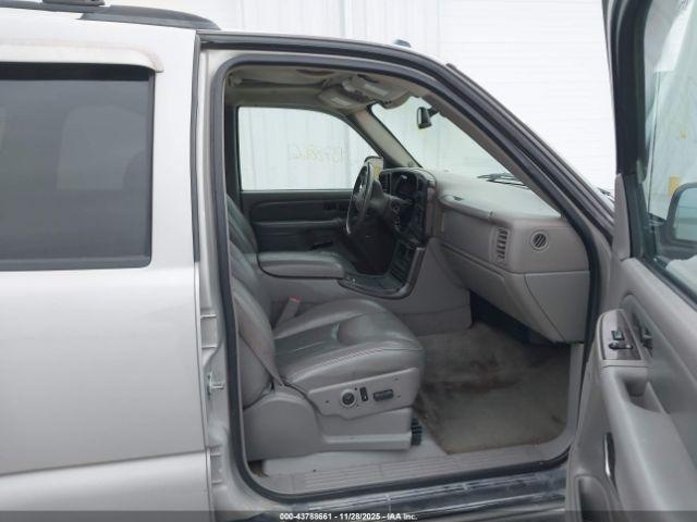 GMC Yukon Denali Image 7
