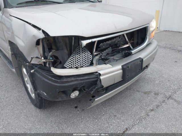 GMC Yukon Denali Image 8