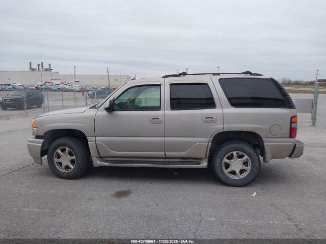 GMC Yukon Denali Image 3