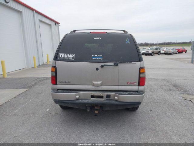 GMC Yukon Denali Image 14